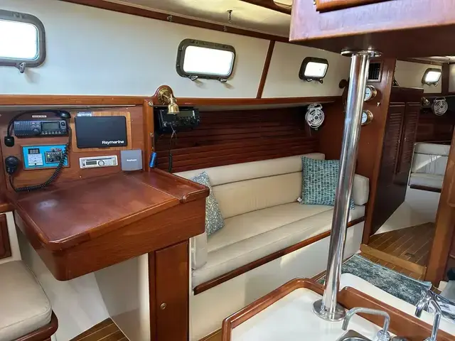 Pacific Seacraft Crealock 37