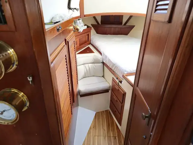 Pacific Seacraft Crealock 37