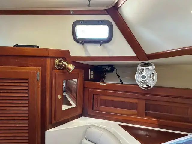 Pacific Seacraft Crealock 37