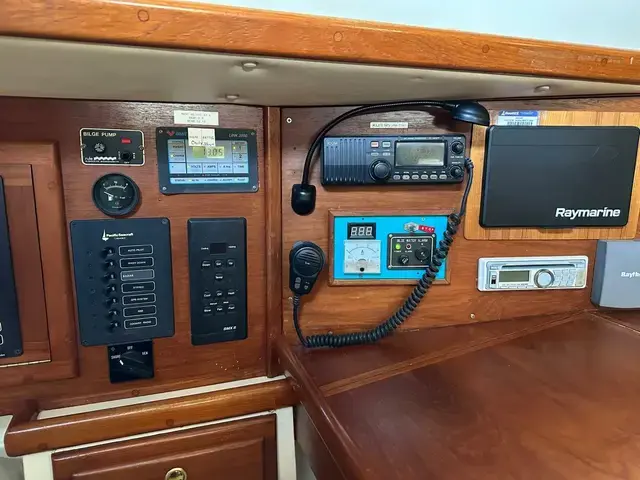 Pacific Seacraft Crealock 37