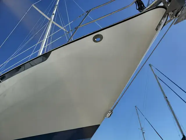 Pacific Seacraft Crealock 37