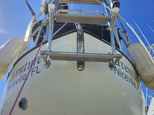 Pacific Seacraft Crealock 37