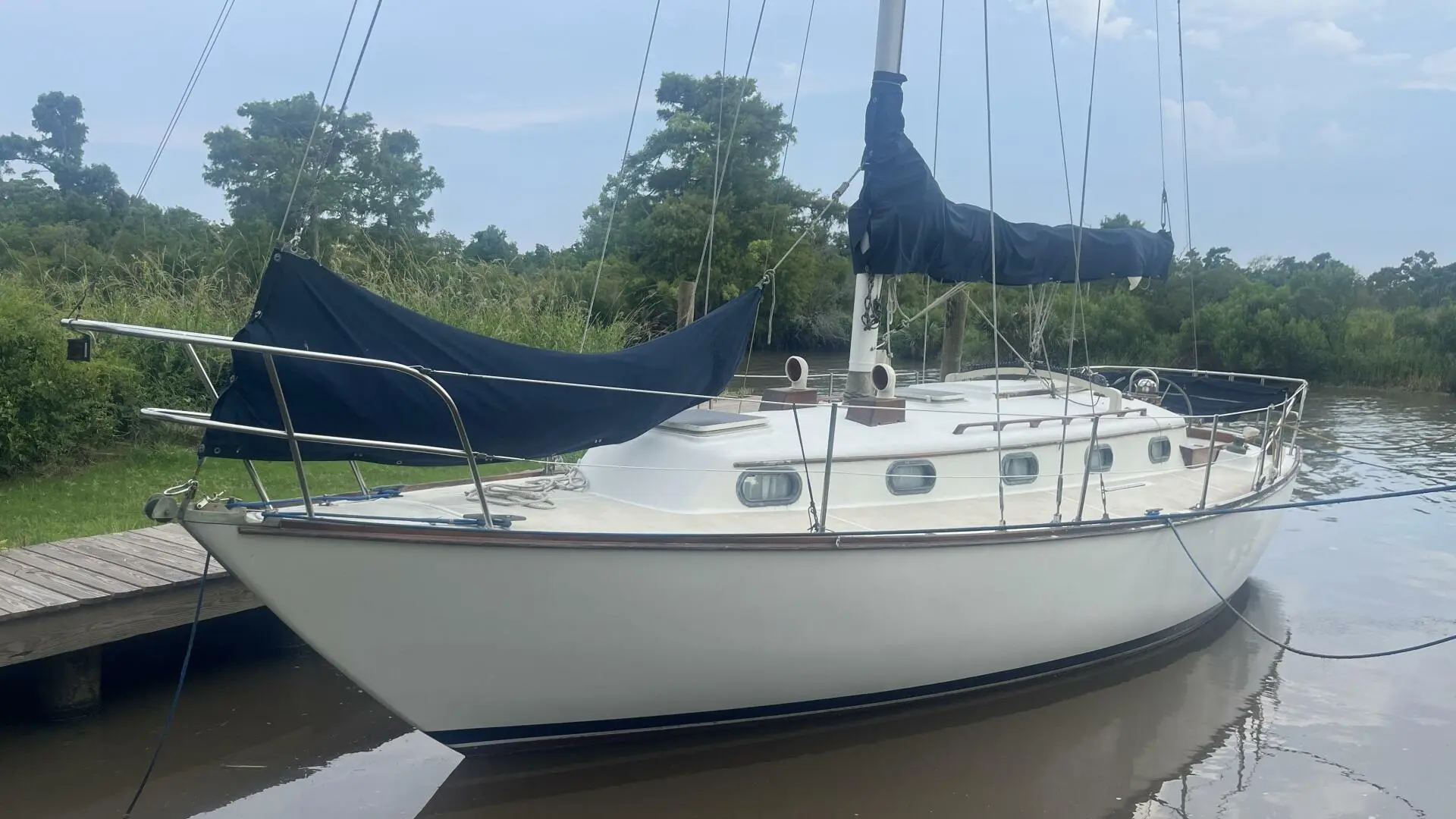 1981 Cape Dory 33