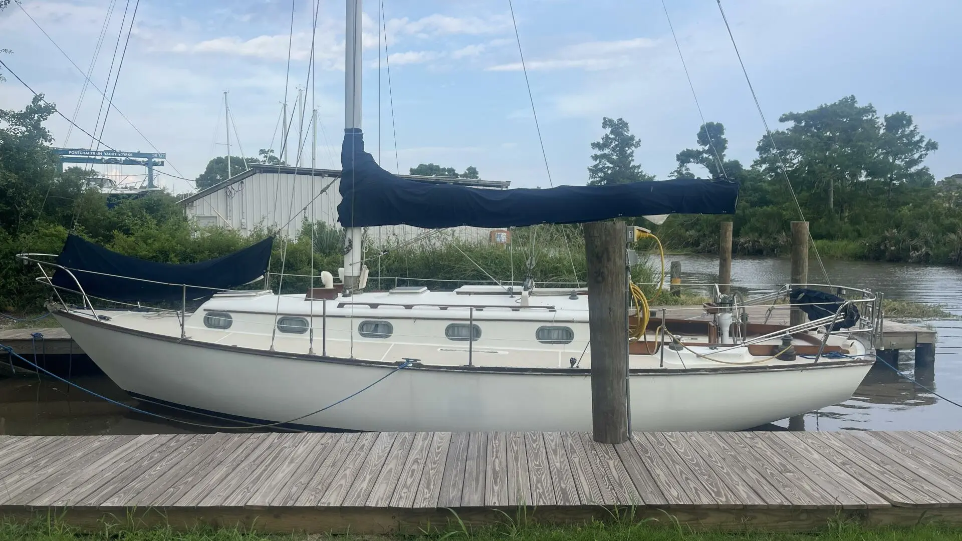 1981 Cape Dory 33