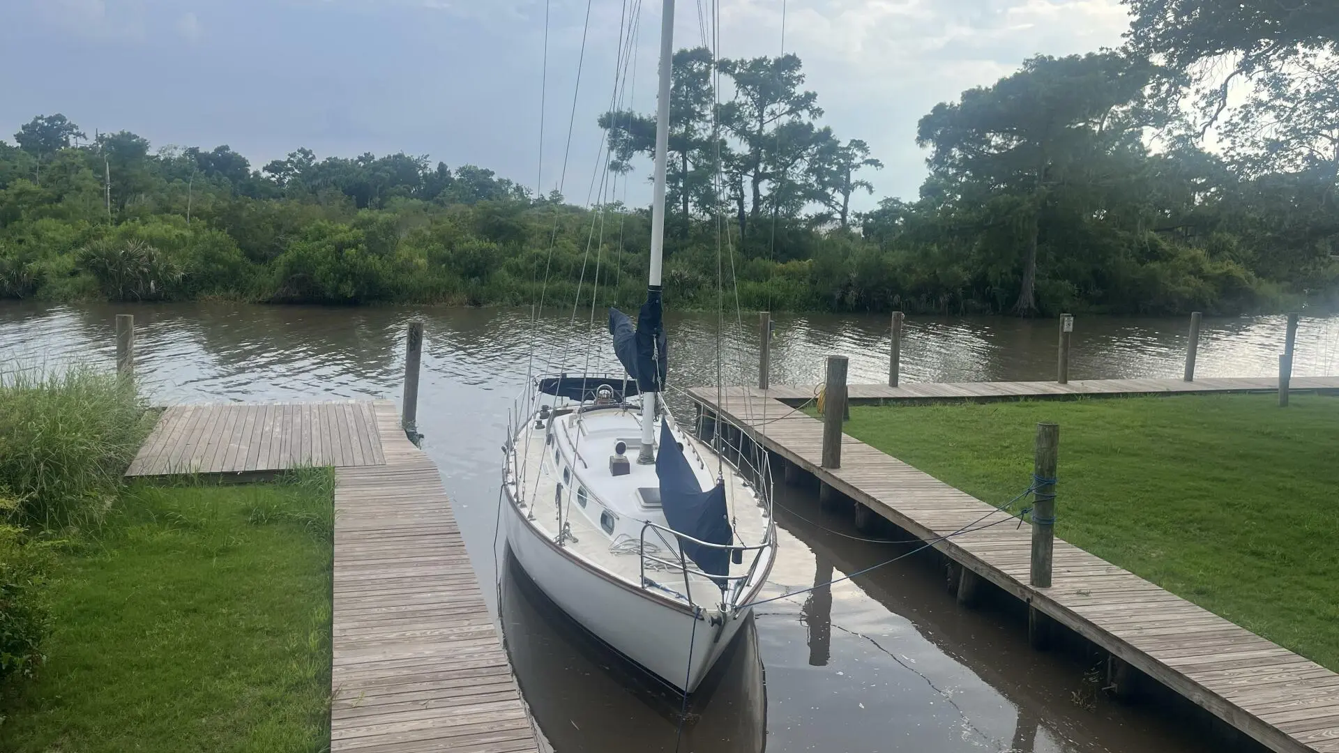 1981 Cape Dory 33