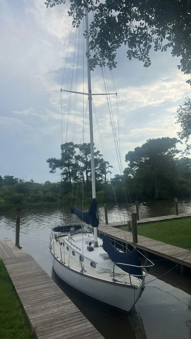 1981 Cape Dory 33