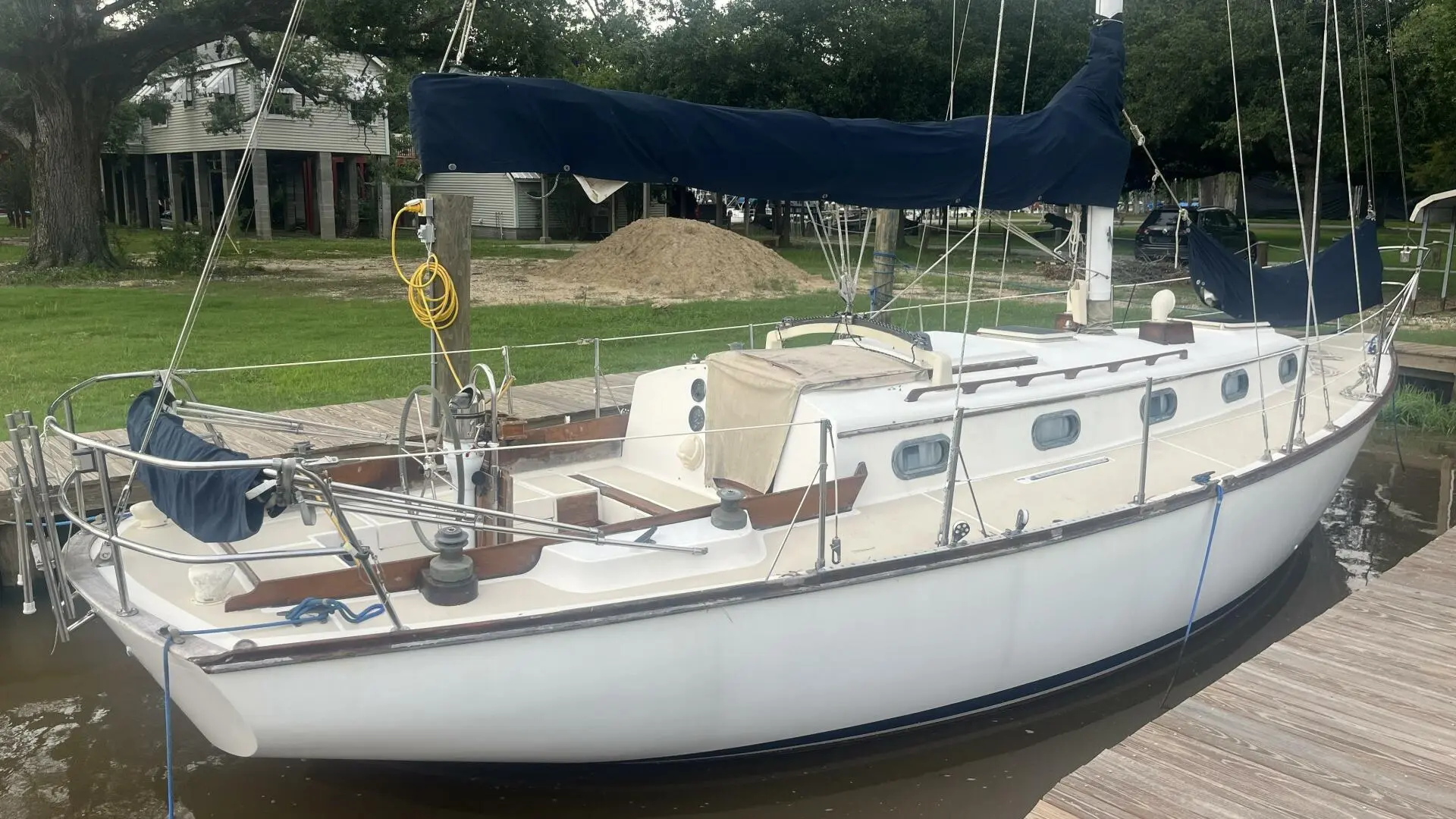 1981 Cape Dory 33