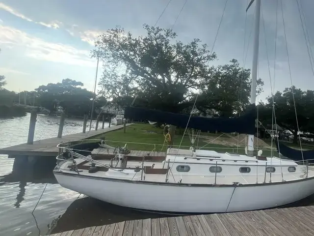 Cape Dory 33