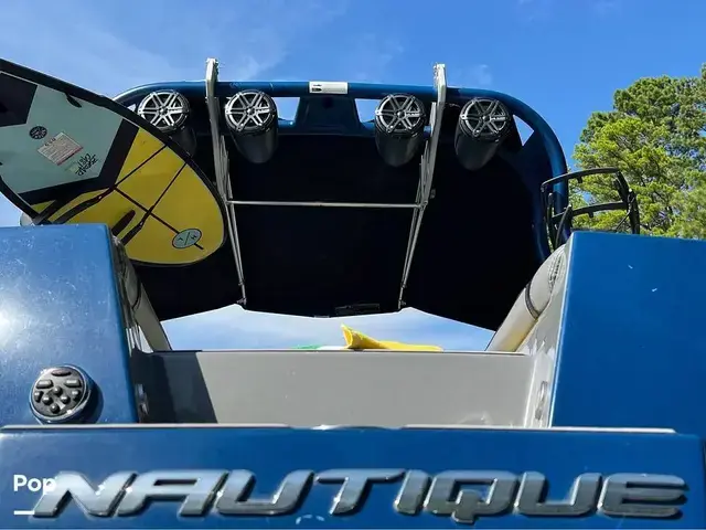 Super Air Nautique 210