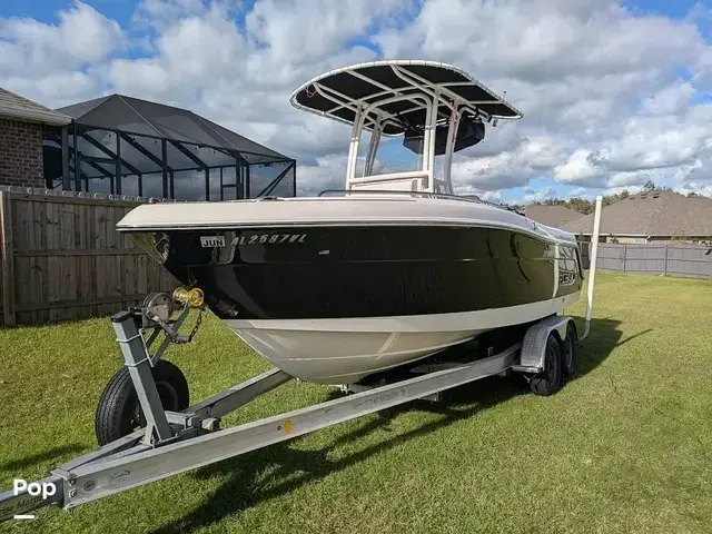 Robalo Center Console R222