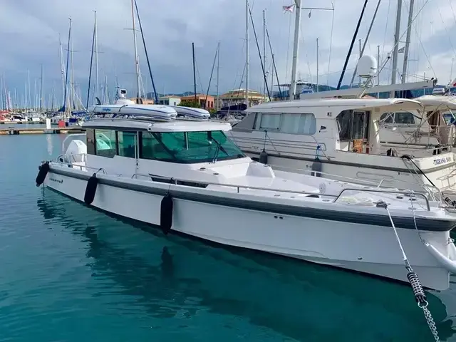 Axopar 37 Sport Cabin