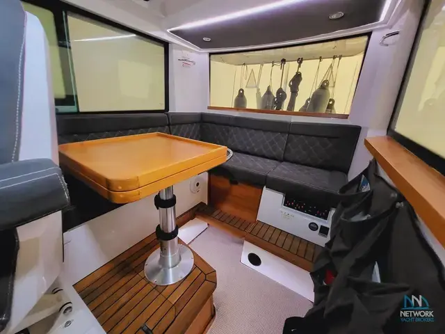 Axopar 37 Sport Cabin