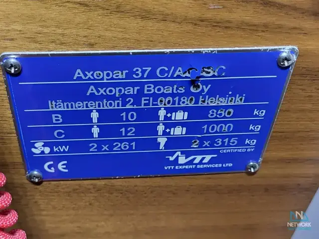 Axopar 37 Sport Cabin