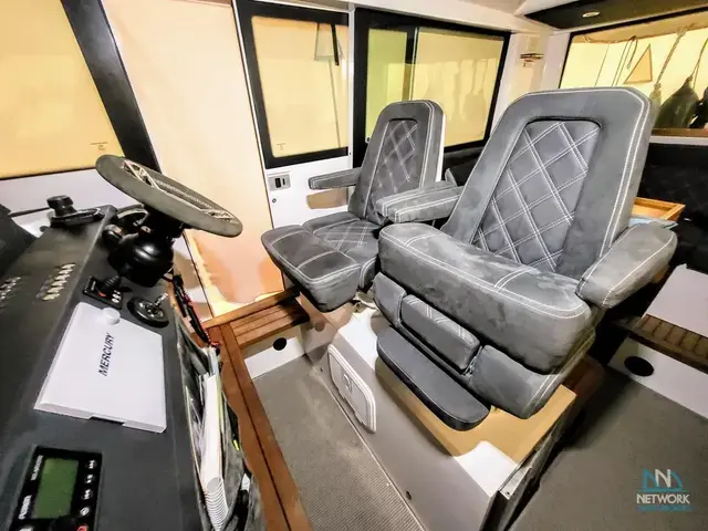 Axopar 37 Sport Cabin