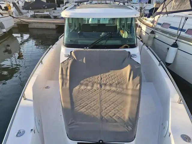 Axopar 37 Sport Cabin