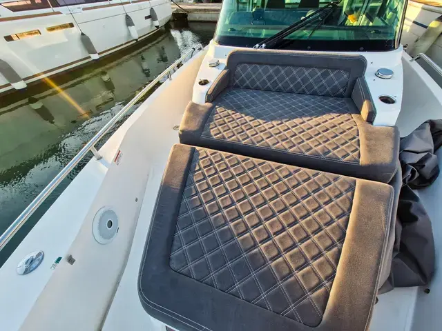 Axopar 37 Sport Cabin