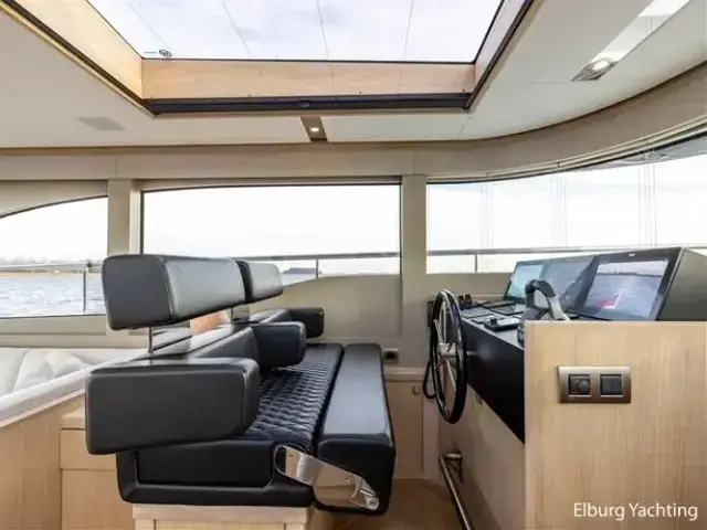 Van Den Hoven Voyager 50