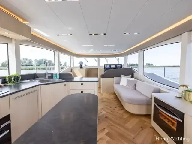 Van Den Hoven Voyager 56