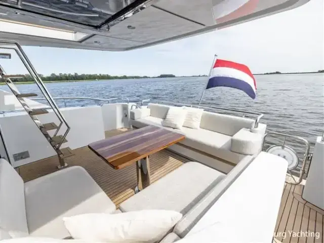 Van Den Hoven Voyager 56