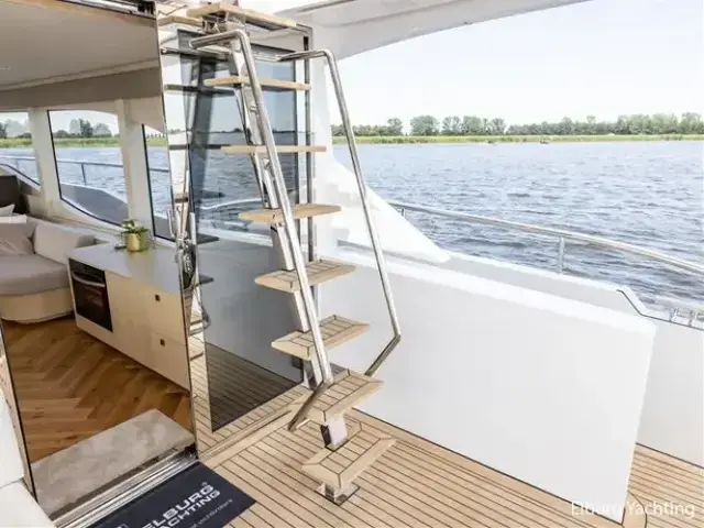 Van Den Hoven Voyager 56