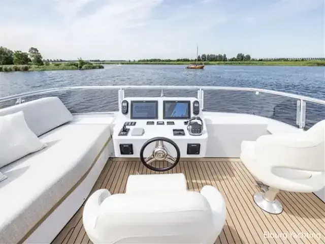 Van Den Hoven Voyager 56