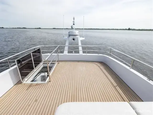 Van Den Hoven Voyager 56