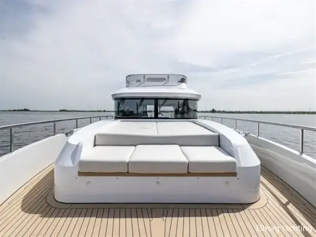 Van Den Hoven Voyager 56