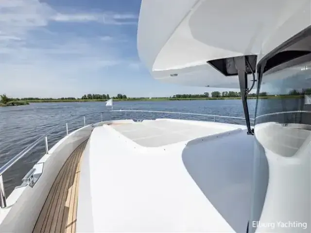 Van Den Hoven Voyager 56