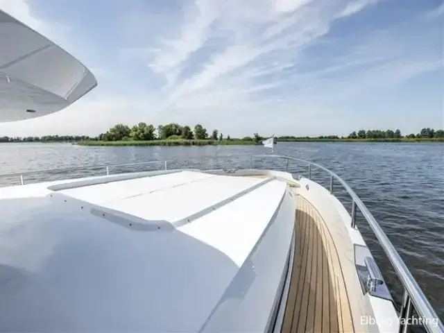 Van Den Hoven Voyager 56