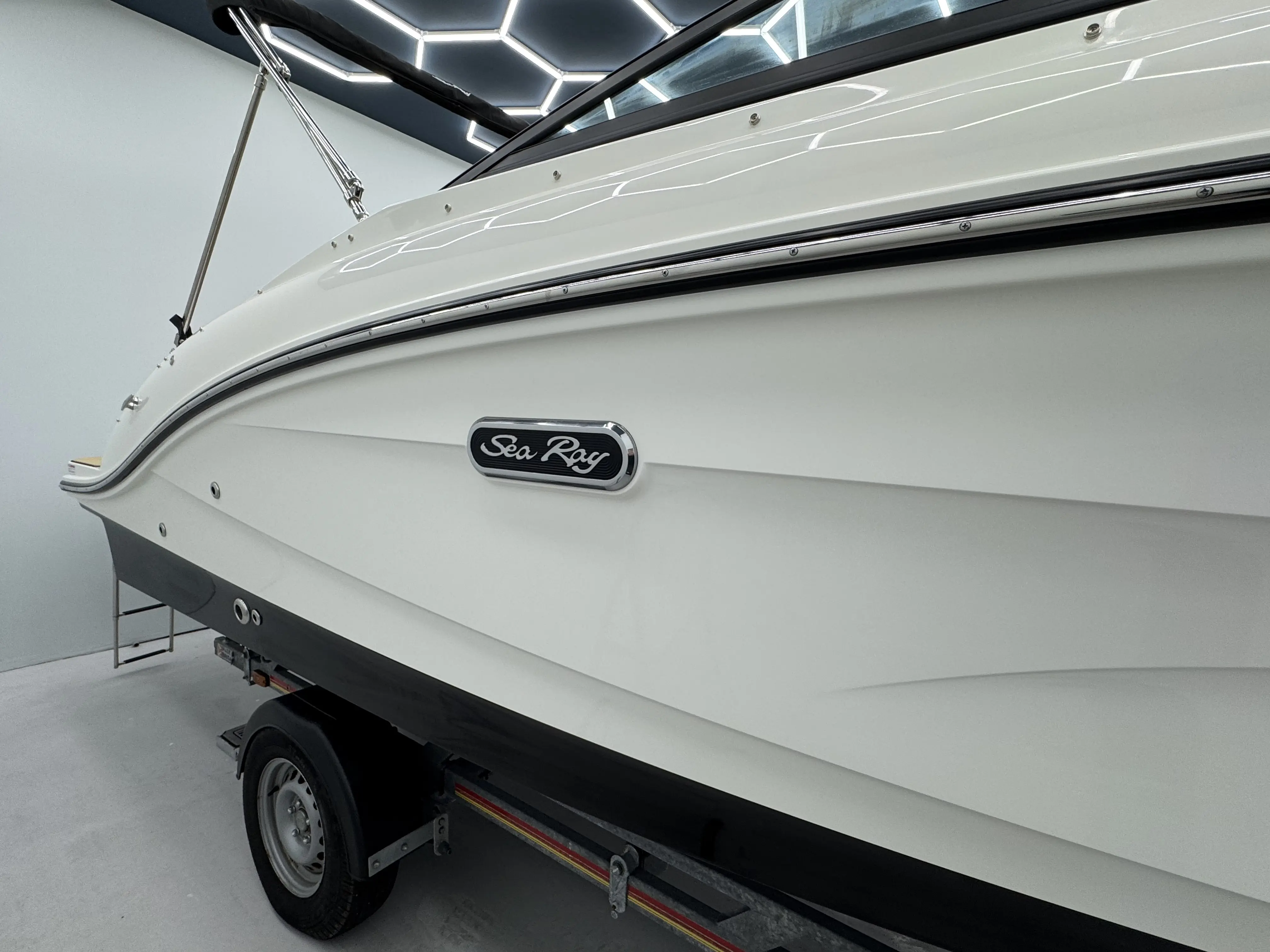 2024 Sea Ray 210 spxe