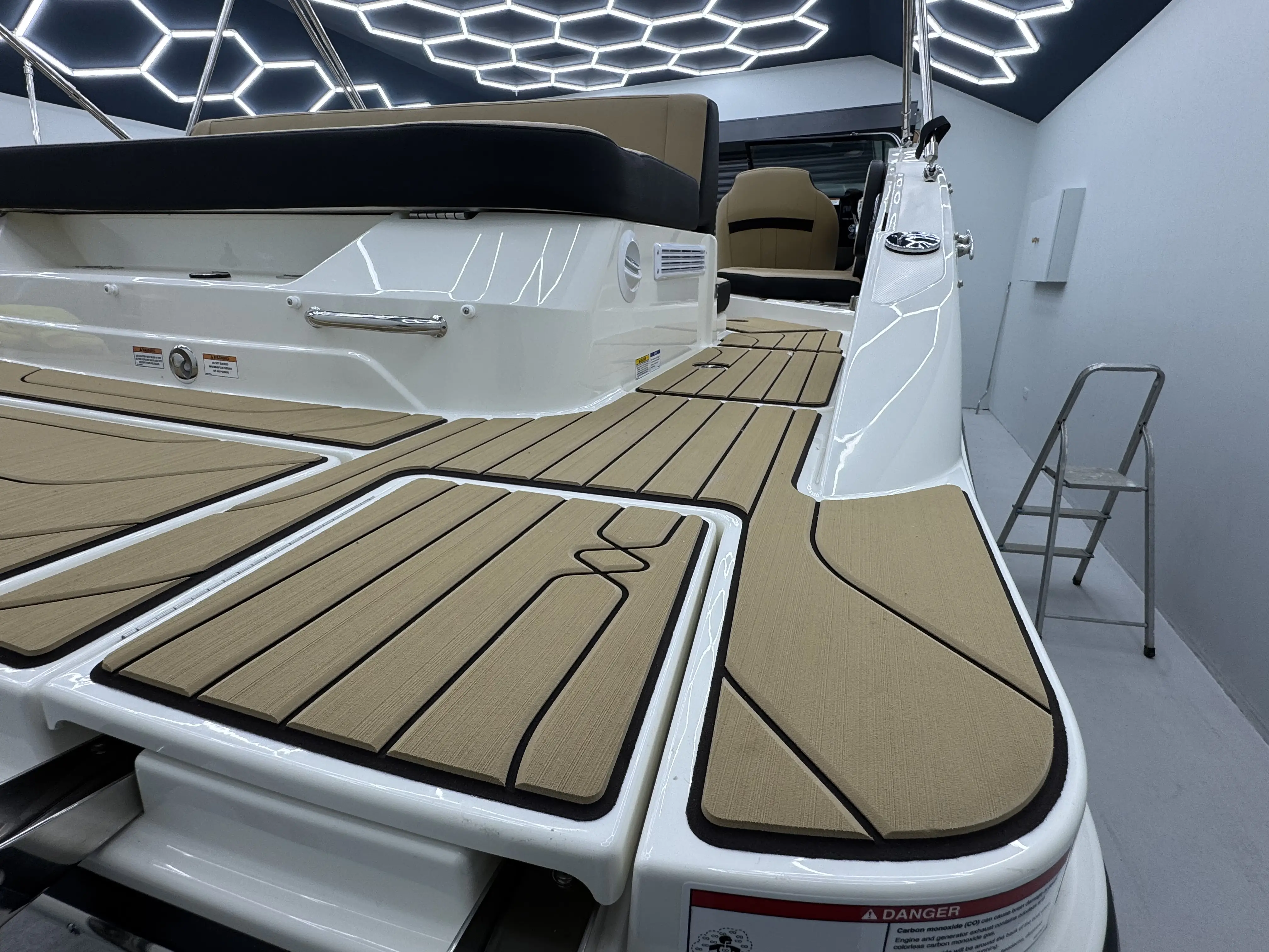 2024 Sea Ray 210 spxe