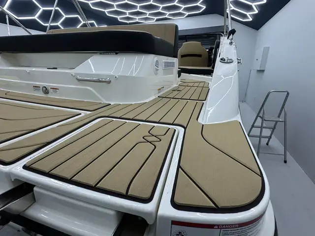 Sea Ray 210 SPXE