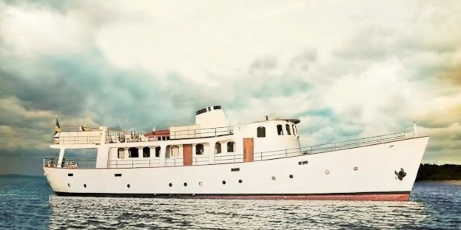 1962 Atlantis long range gentleman motor yacht