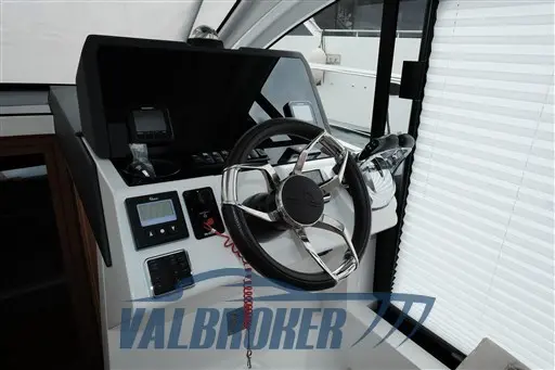 2021 Sealine c335v