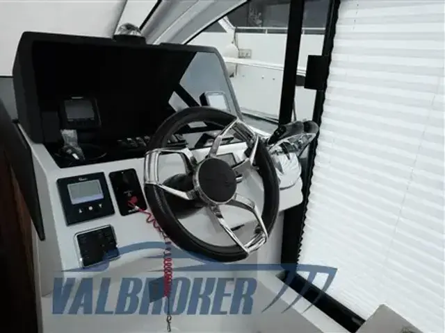 Sealine C335V