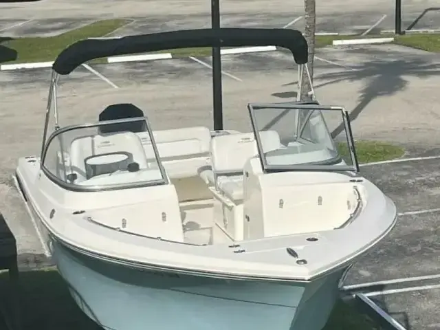 Cobia 220 Dual Console