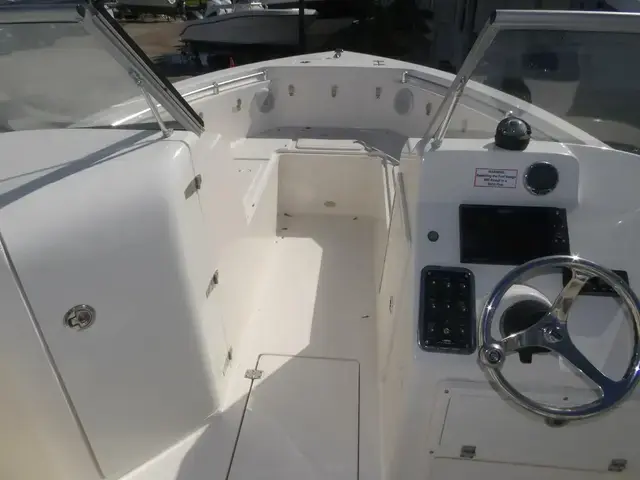 Cobia 220 Dual Console