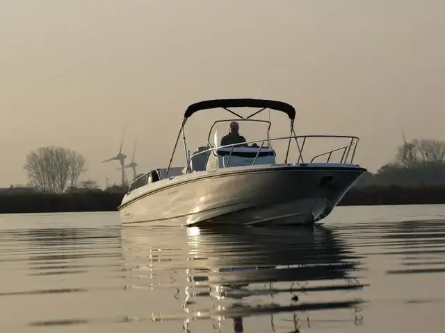 Boston Whaler 270 Dauntless