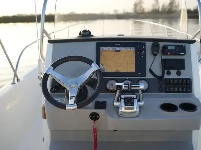 Boston Whaler 270 Dauntless