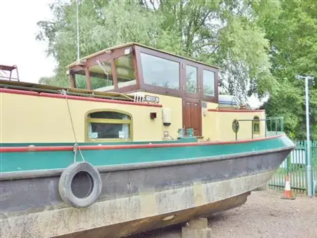 Delta Dutch Barge