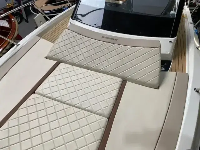 Quicksilver 875 Sundeck