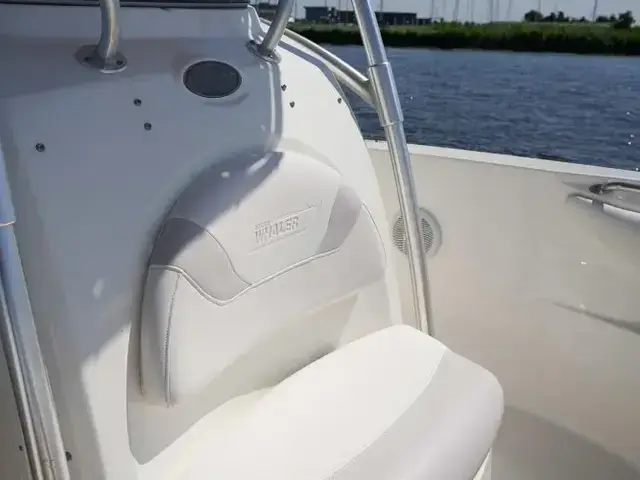 Boston Whaler 270 Outrage