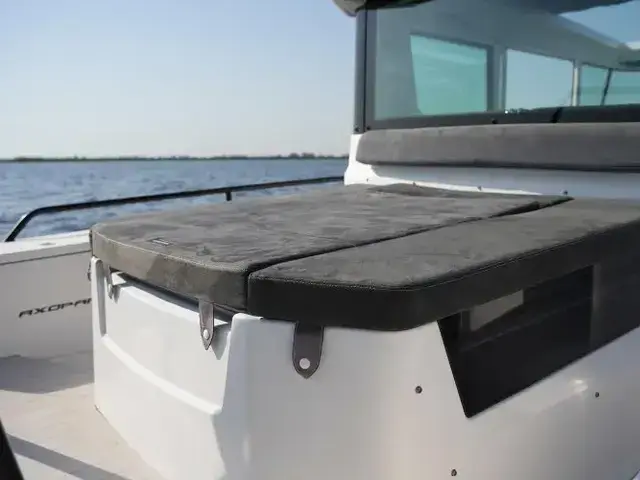 Axopar 28 Cabin