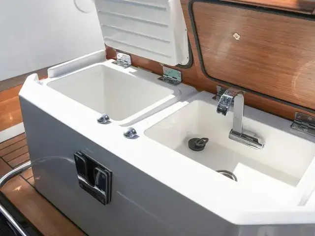 Axopar 28 Cabin