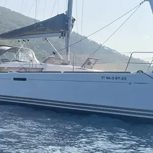 2013 Jeanneau Sun Odyssey 379