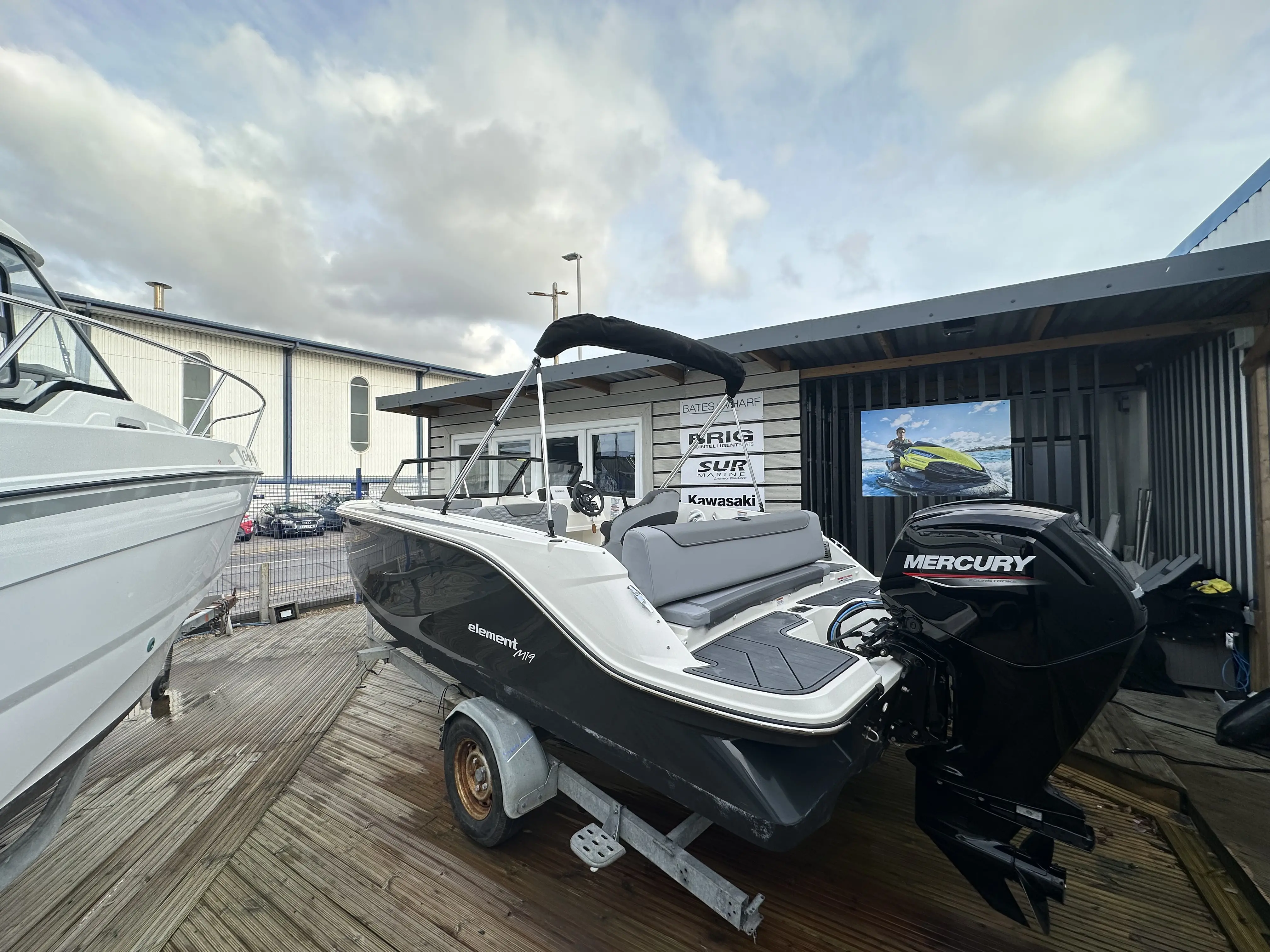 2023 Bayliner element m19