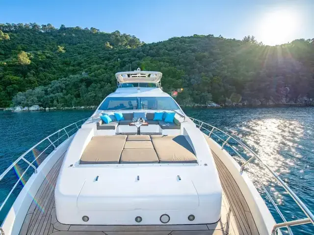 Azimut 84