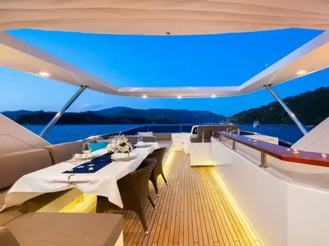 Azimut 84