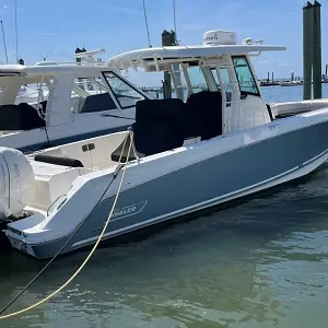 2017 Boston Whaler 330 Outrage