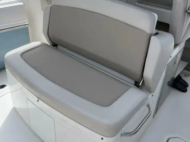 Boston Whaler 330 Outrage